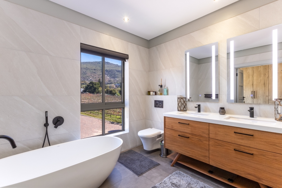 4 Bedroom Property for Sale in Lemoenkloof Western Cape